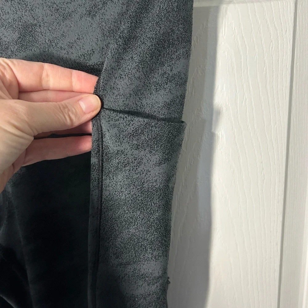 The North Face W Sunset Jacquard Leggings. Black. Womens size Medium. UPF 40+ - Picture 2 of 9